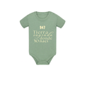 Body de bebé para regalo original en Burgos (Castilla y León) color verde menta con la frase Tierra sagrada donde yo nací de la marca Zander.