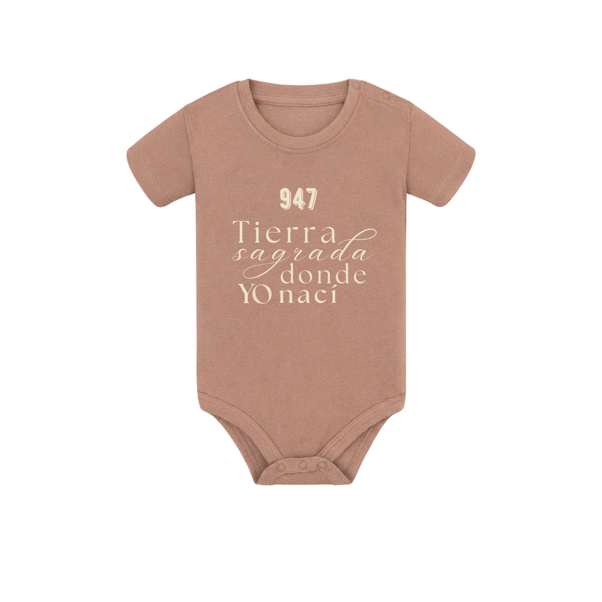 Body de bebé para regalo original en Burgos (Castilla y León) color nuez con la frase Tierra sagrada donde yo nací de la marca Zander.