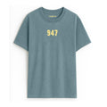 Camiseta de adulto estilo streetwear en Burgos (Castilla y León) color azul horizonte con diseño urbano 947 en amarillo pastel de Zander.