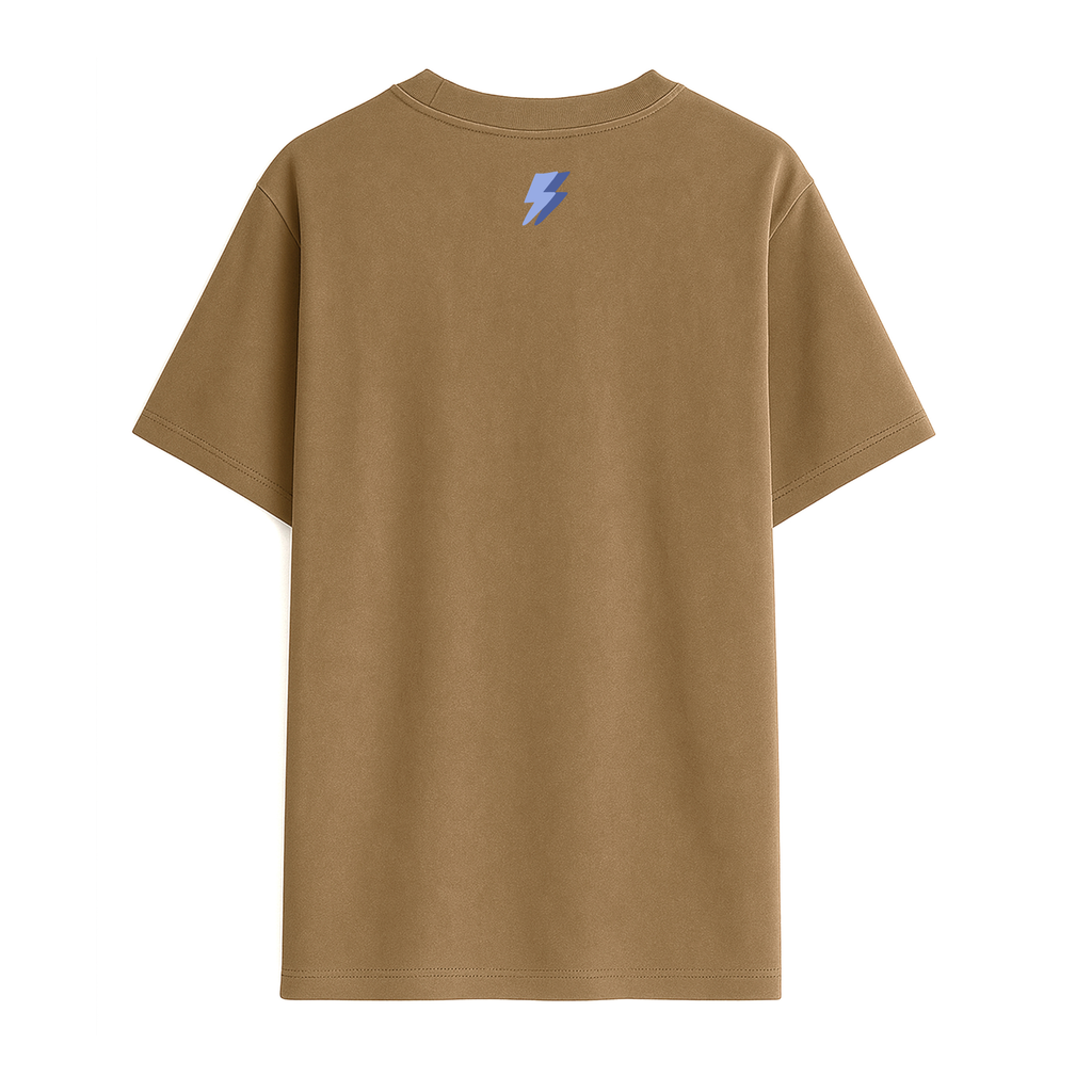 Vista trasera de la camiseta unisex de algodón orgánico color marrón coco con detalle minimalista azul en la parte superior de la espalda de Zander.