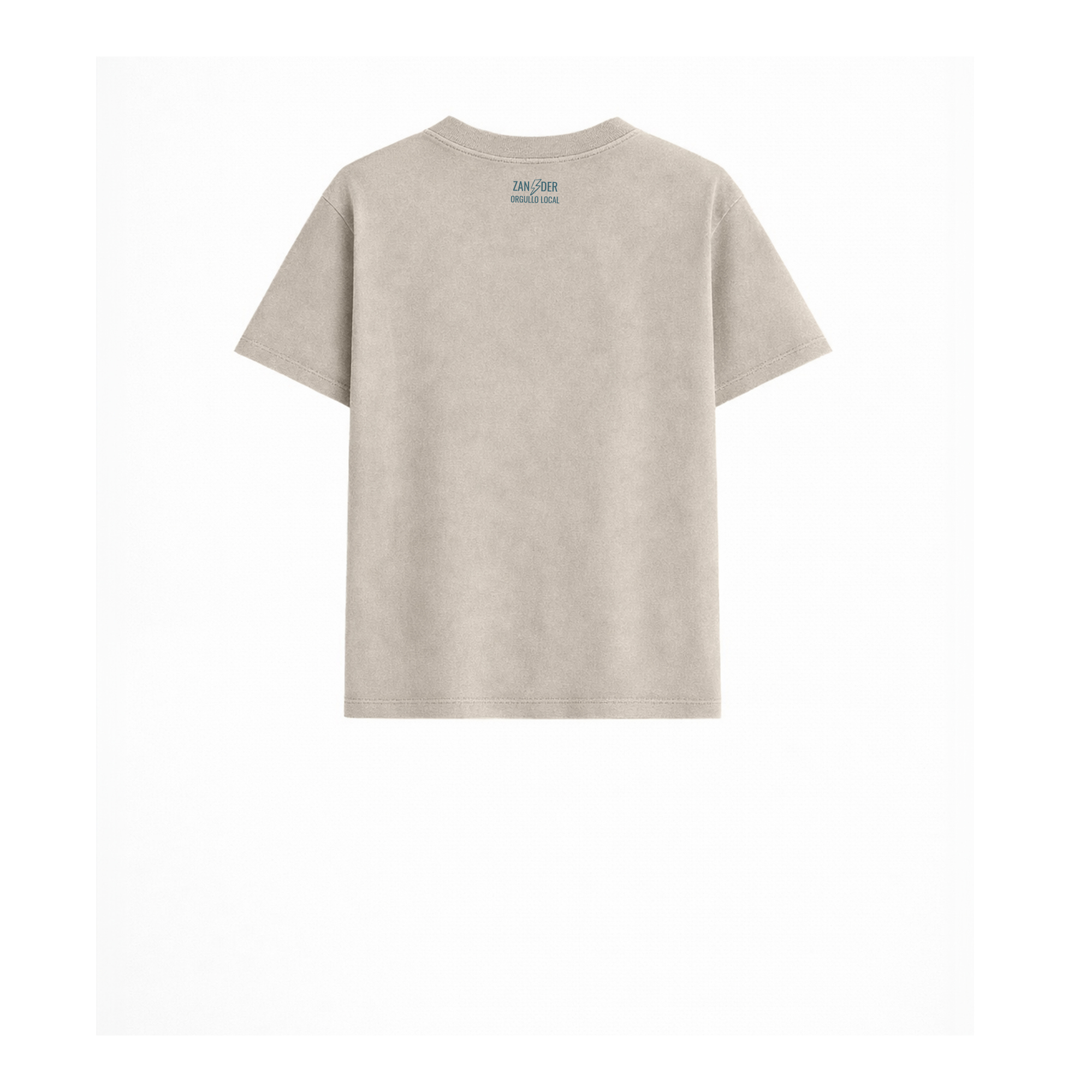 Vista trasera de la camiseta para niños estilo streetwear color arena de la colección Madrí de la marca Zander.