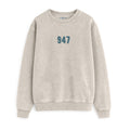Sudadera de adulto estilo streetwear en Burgos (Castilla y León) color arena con diseño urbano de 947 en azul petróleo de Zander.
